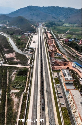一軌通兩國，中老鐵路開啟幸福路，配齊物流走天下