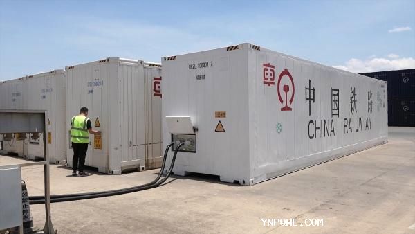 使用冷藏柜通過中老鐵路把香蕉運輸到昆明