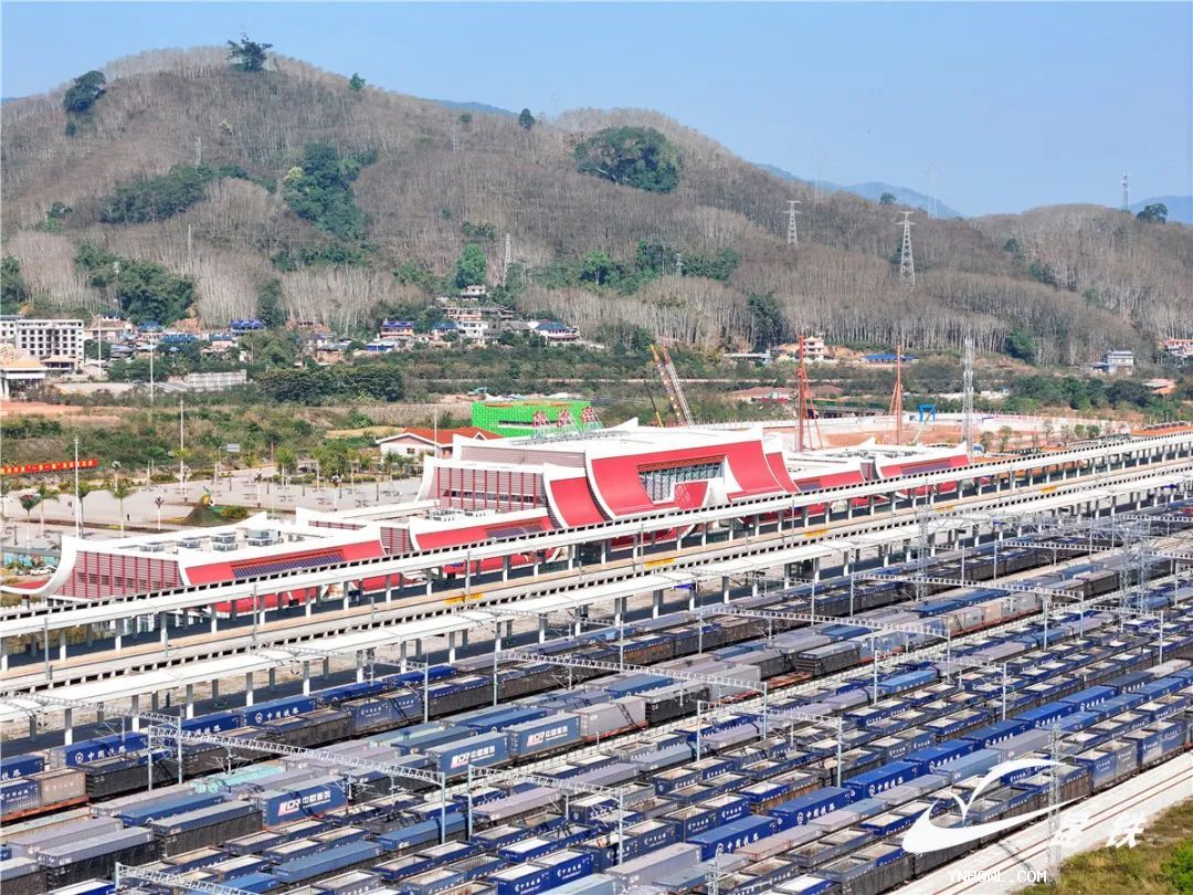 中老鐵路：跨越山河推動貿易往來